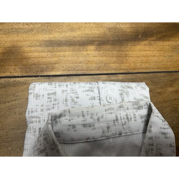 Lululemon Mens Large Shirt Airing Easy Short Sleeve White Gray Geometric - Picture 10 of 10